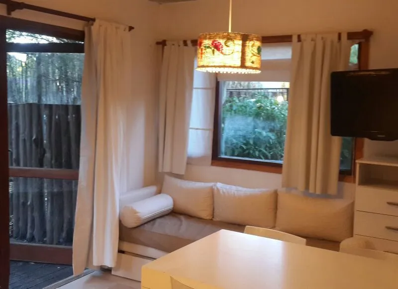 El living comedor de la unidad Médano