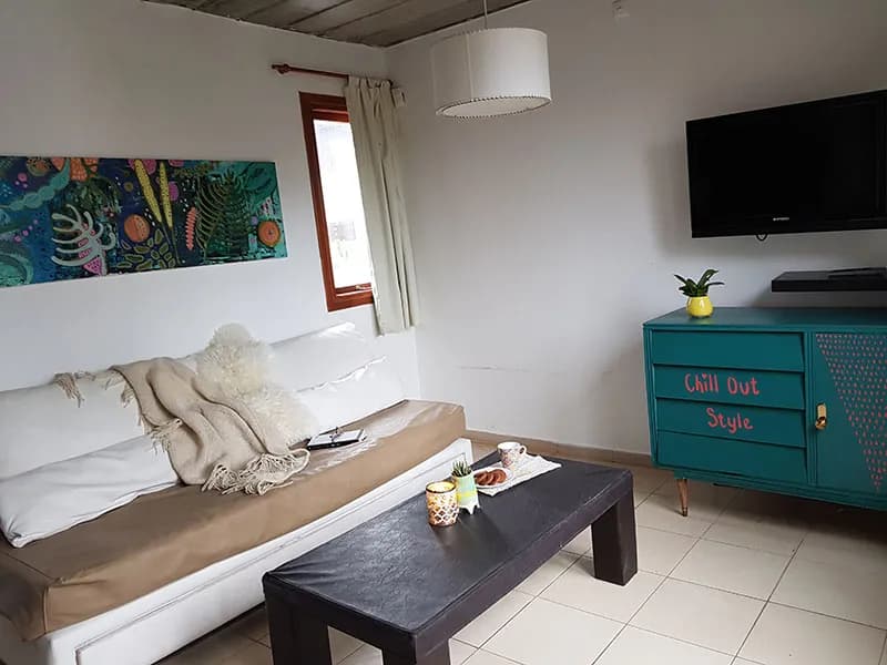 El living de la unidad Remanso, con Smart TV